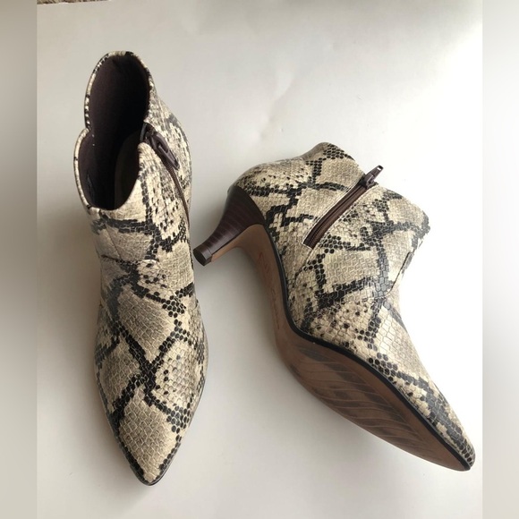 Clarks Women's Linvale Sea Ankle Booties Taupe Snake Size 6.5 - Picture 1 of 8